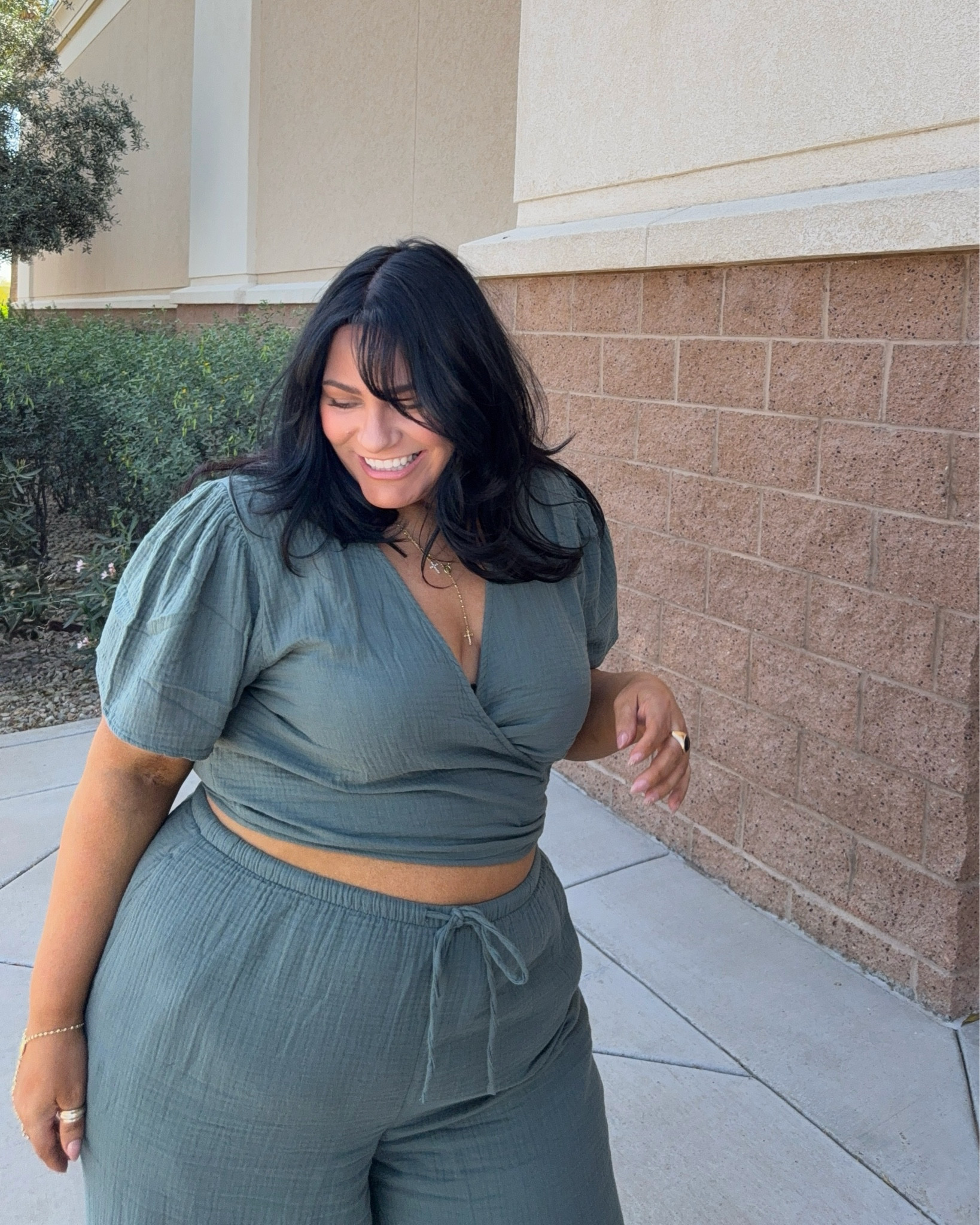 5’6” 225lbs size 16/18 Wearing XL on top and bottom 

Easter outfit 

#LTKMidsize #LTKootd #LTKPlusSize