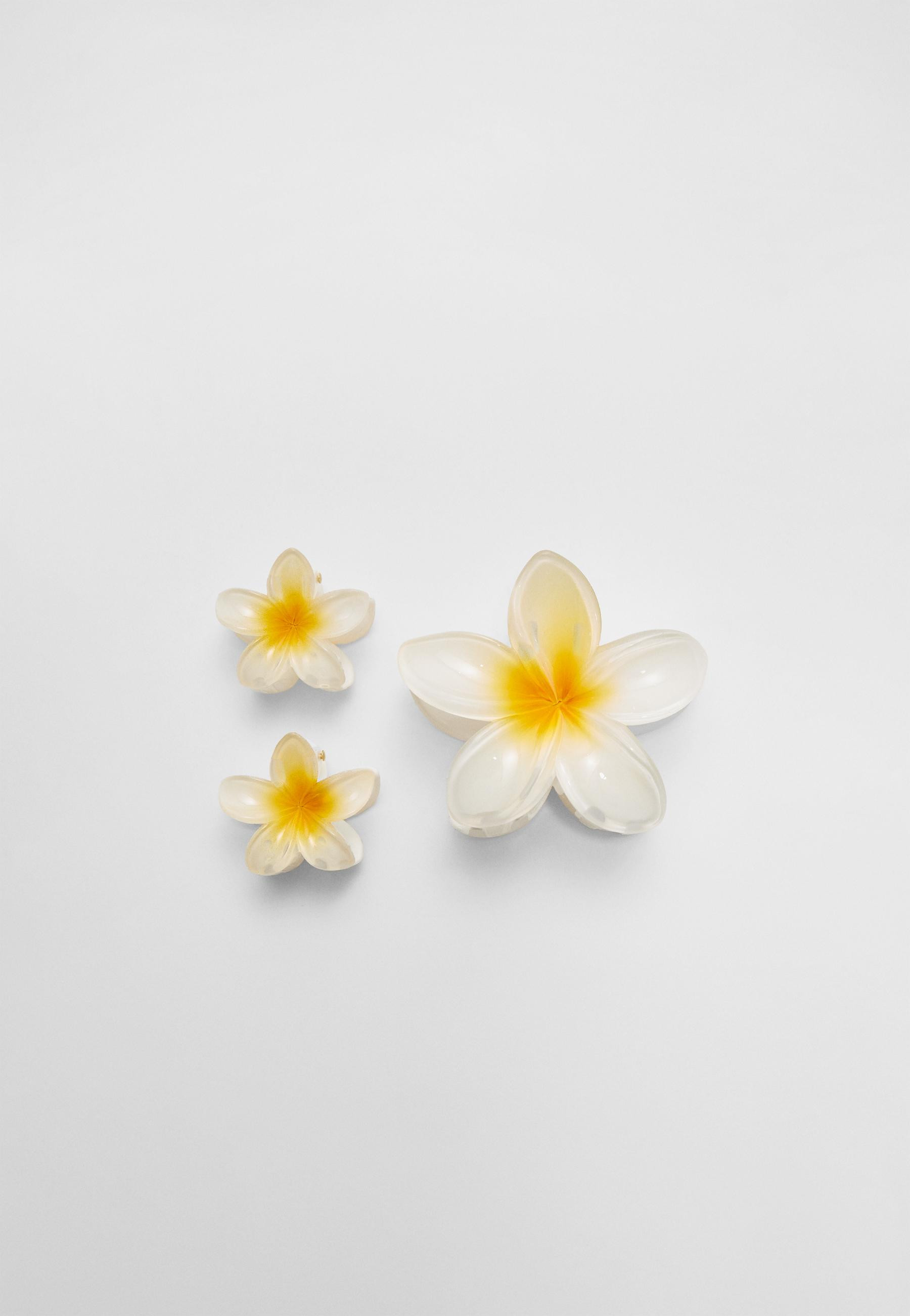 Pack of 3 floral hair clips - Women's fashion | Stradivarius United Kingdom | Stradivarius (UK)