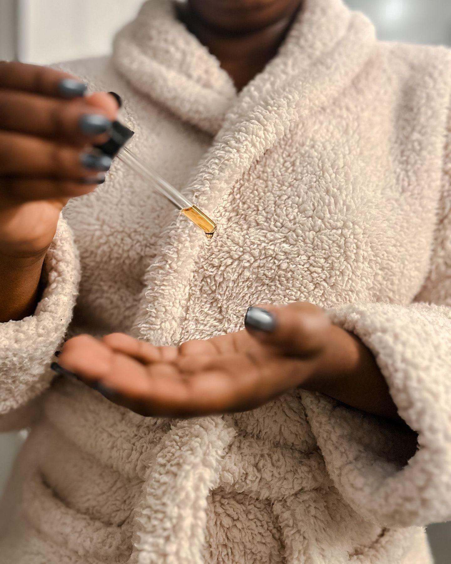 A simple morning routine makes my skin very happy. Four steps:
*cleanse @isclinical
*prep @paulaschoice
*treat @skinceuticals
*moisturize @ursamajorvt
*protect @eltamdskincare

How many steps are in your morning skincare routine?