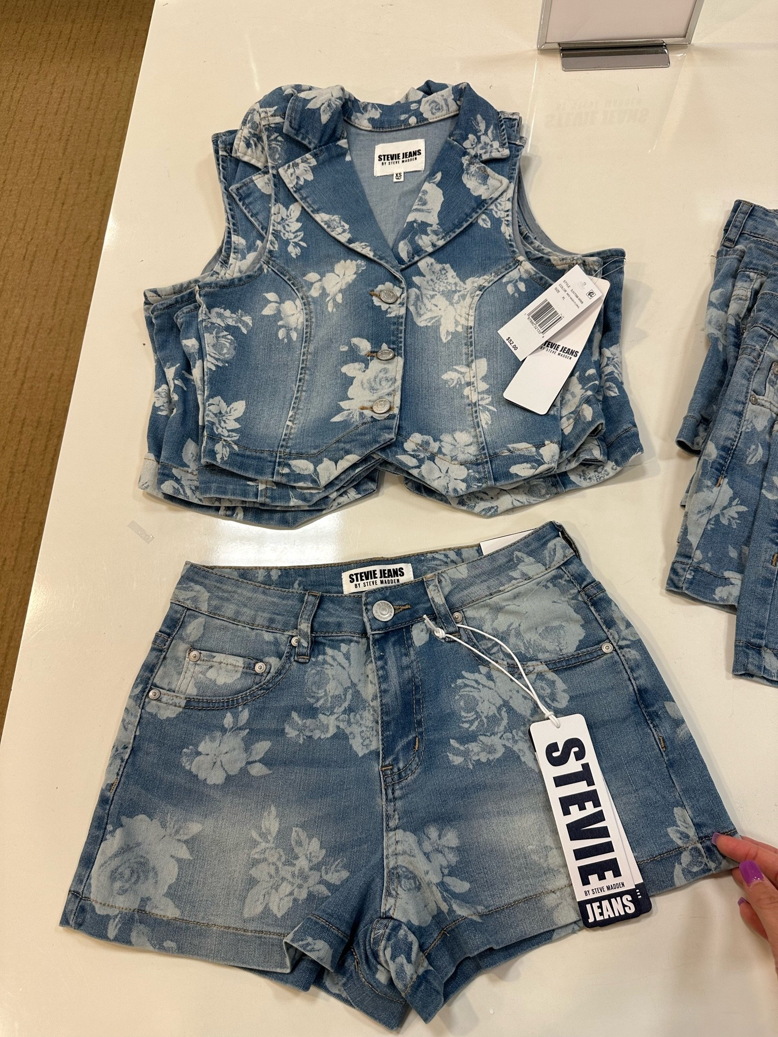 Love this denim floral set from Steve Madden! This would be so cute for a country concert! The shorts are $46 & range from sizes 24-31! The top is $52 & ranges from sizes XS-XL! So cute!

#LTKMidsize #LTKPetite