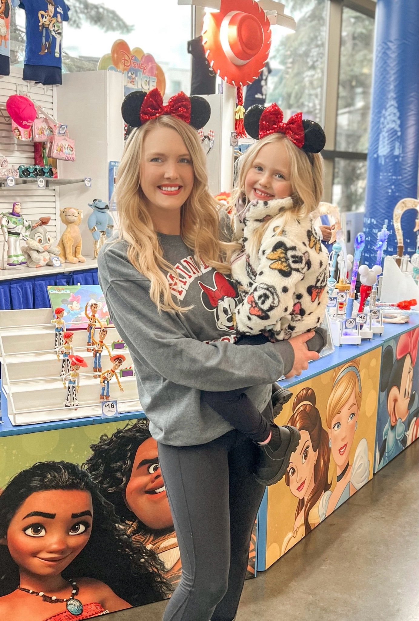 Disney on Ice! So beyond magical. 10/10 recommend. 


Outfits linked for those interested! #Disney #DisneyOnIce #DisneyApparel 

Disney Outfits | Minnie Mouse | Disney Ideas | Family Fun | Mommy & Me 