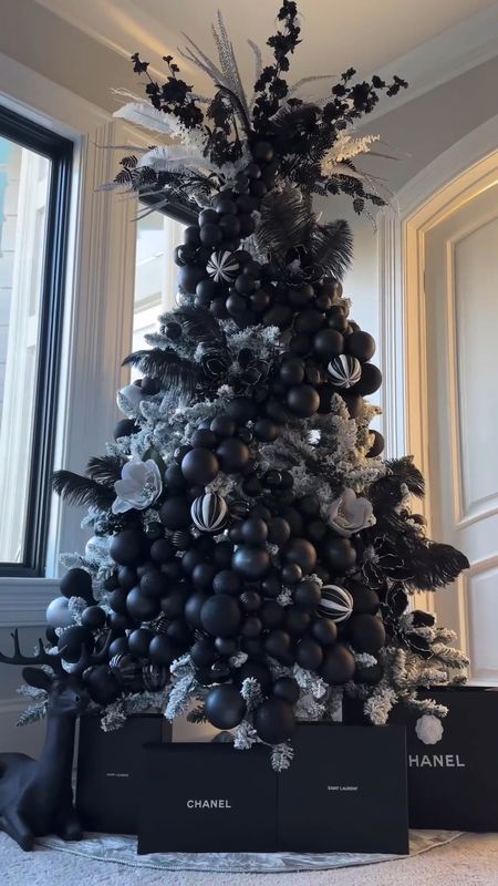 Flocked tree with black bauble garland for my bedroom. SAVE this for your tree inspo and let me know if I need to post a tutorial! 🫶🏾



#LTKSeasonal #LTKHoliday #LTKstyletip
