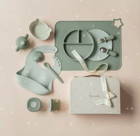 First Bites Gift Set by Moonkie (Sage/Mint) All the little items are customized with Carter's name and Sage! 

★Personalizable with name
★100% free from BPA, PVC, and phthalates
★Meets or exceeds European and US Safety Standard
★Suction that keeps the bowl in place
★Easy to clean and dishwasher safe

#LTKbaby #LTKkids #LTKbump