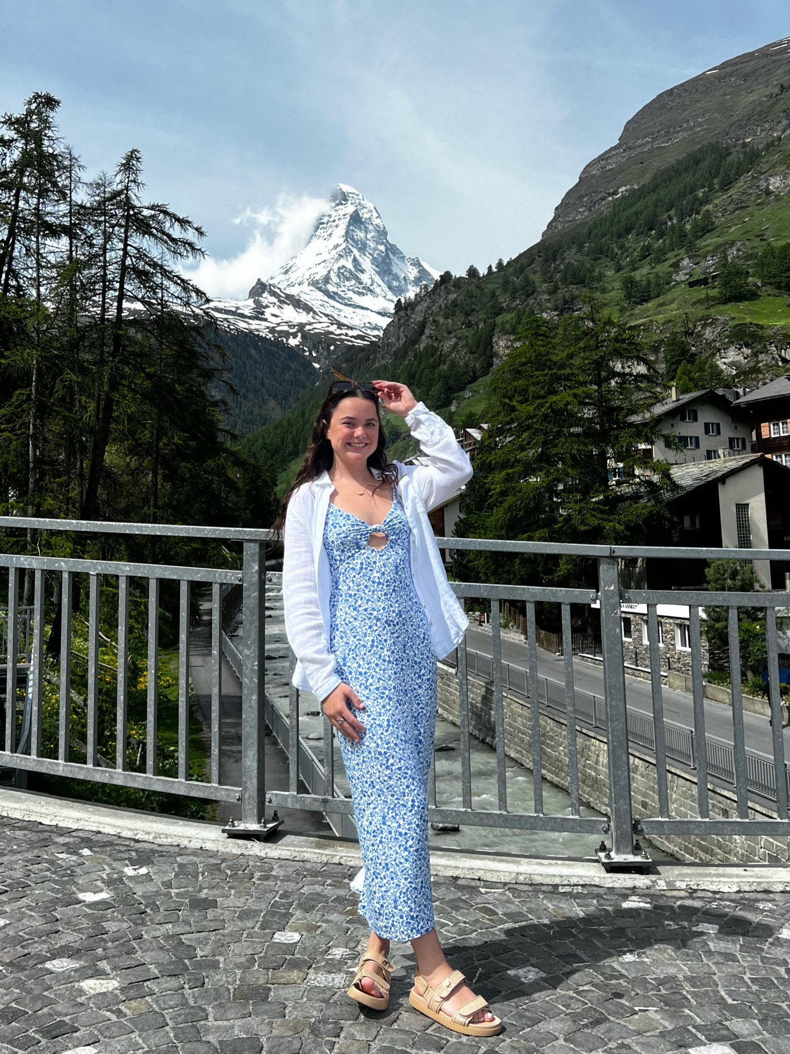 i’m wearing a size small in this super comfy dress!