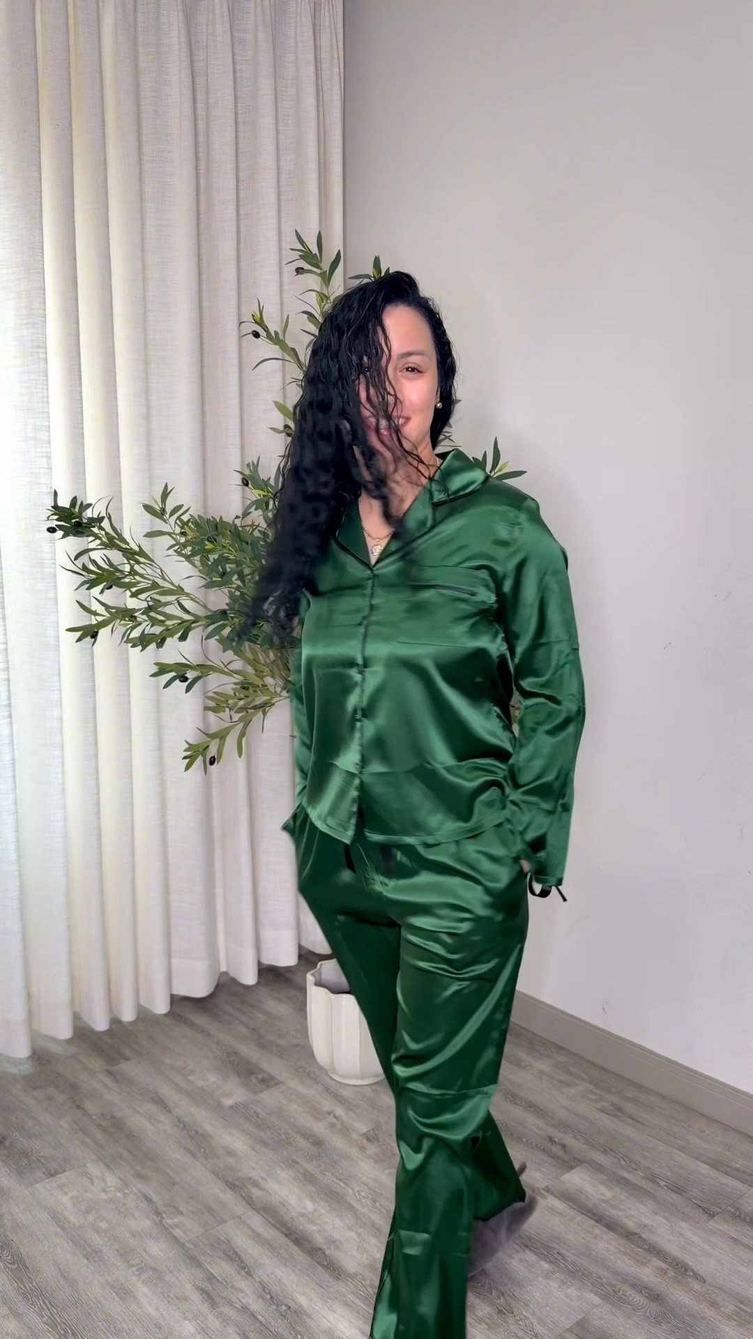 Días fríos, lluvia afuera… y yo feliz en casa con mis pijamas favoritos.
Súper suaves, cómodos y perfectos para esos momentos donde el hogar se siente más rico que nunca.

#LTKdayinmylife #LTKmomlife #LTKHome