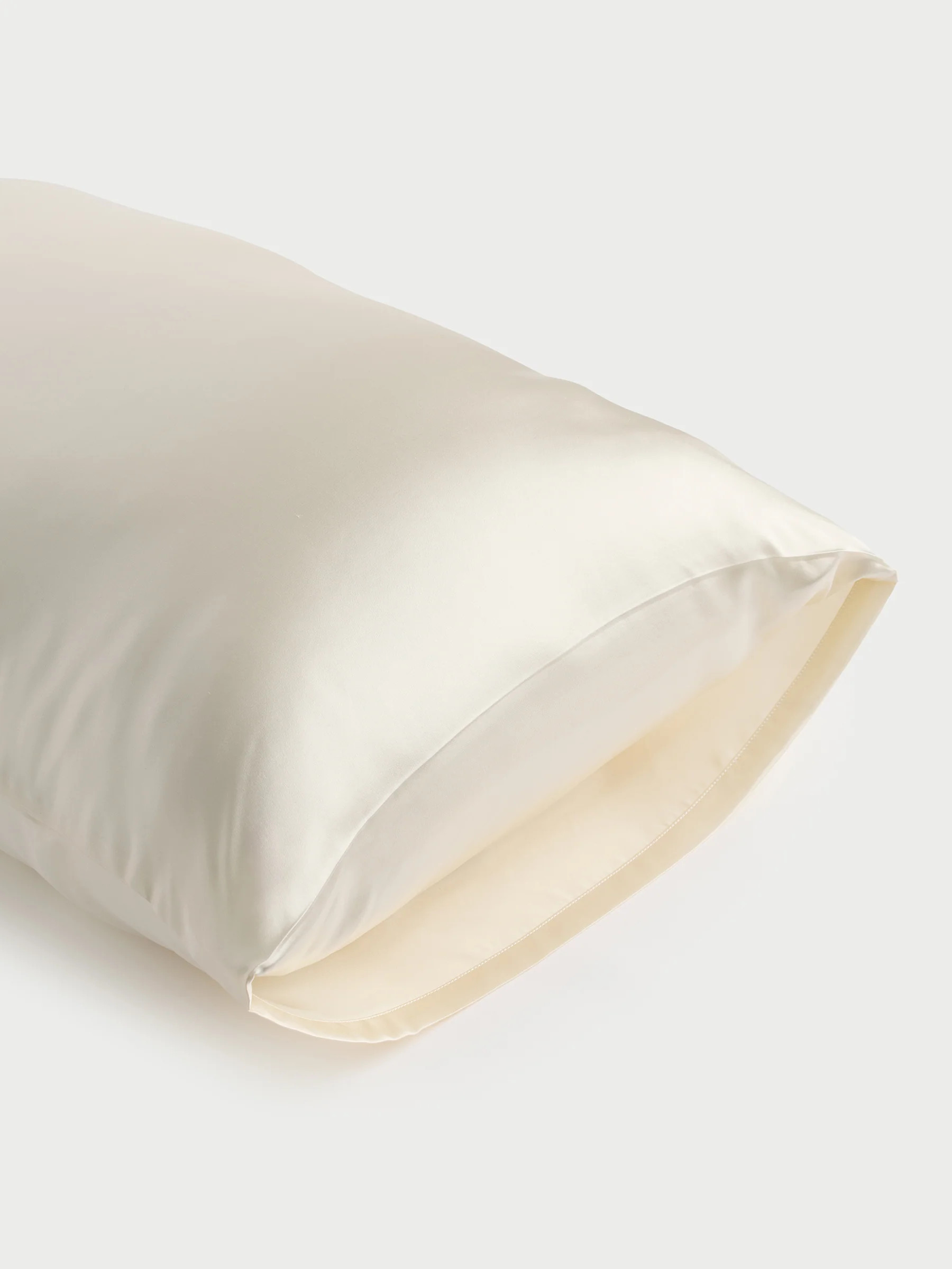 Silk Pillowcase in Creme (Size: Standard) - Cozy Earth | Cozy Earth