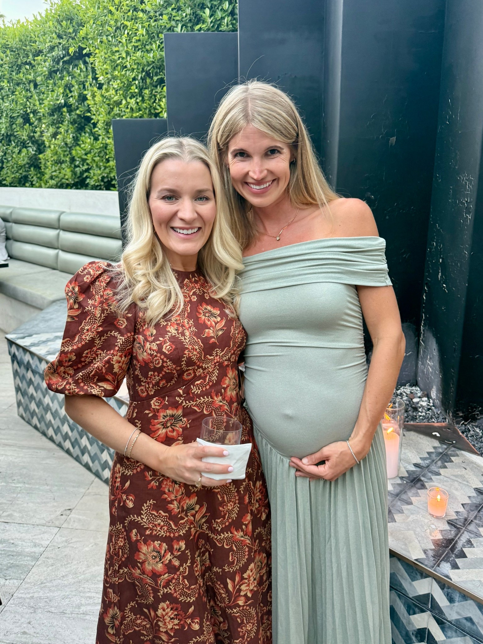 The easiest and most affordable bump friendly dress. Dress up or down and comes in sooo many colors. Would work for a wedding guest dress or for a baby shower

Gender neutral baby shower dress under $100, gender neutral baby shower dresses under $100, off the shoulder dress, bump friendly dresses , bump friendly wedding guest dress 

#LTKFindsUnder100 #LTKBump #LTKWedding