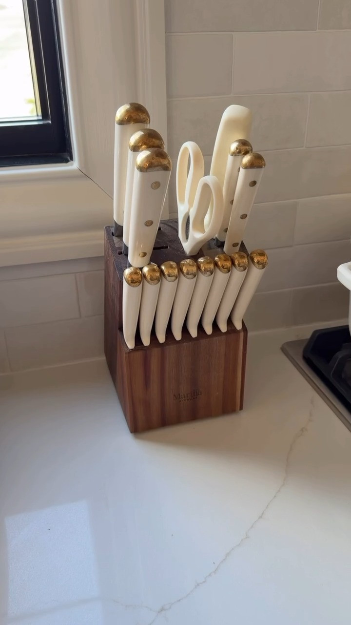 A good knife set is one of those kitchen essentials I use ALL the time!!🙌🏼





knife set, kitchen essentials, kitchen must haves, kitchen favorites, cooking essentials, kitchen finds, home finds, carla.bushey 

 #LTKfoodie #LTKHome