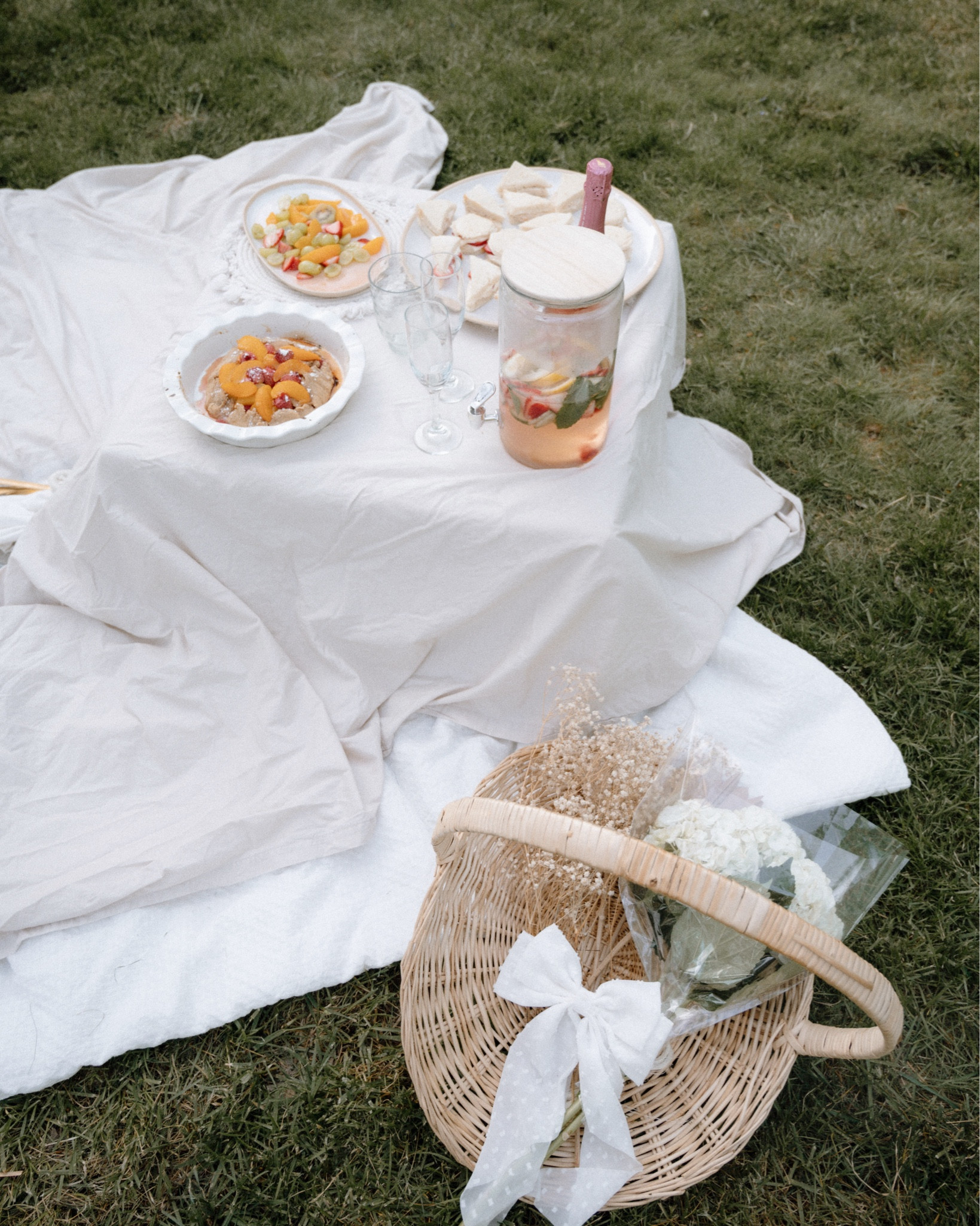 The perfect serving plates for a Summer picnic  🍽️🧺 
—
round serving plate, small oval serving plate, target finds, target home finds, summer picnic, summer picnic aesthetic, beverage dispenser, summer picnic ideas, dinner date, dinner party for two, summer dinner party for two, flower basket, outdoor picnic, backyard picnic, 

#LTKSeasonal #LTKFindsUnder50