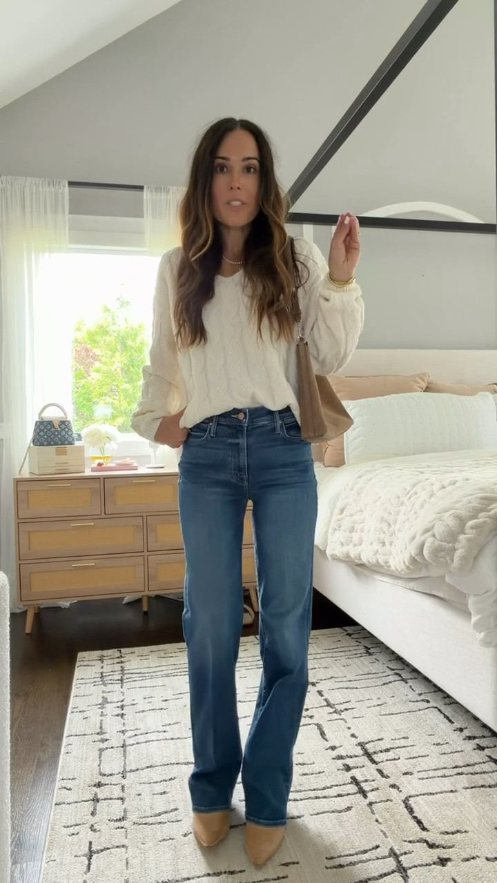 Mother jeans are just so good! These are a bootcut stretchy fit! Love the wash and everything about these 👏🏼 Wearing size 25 but could have gotten a 24