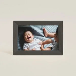 Carver 10" | Aura's most popular digital frame | Aura Frames