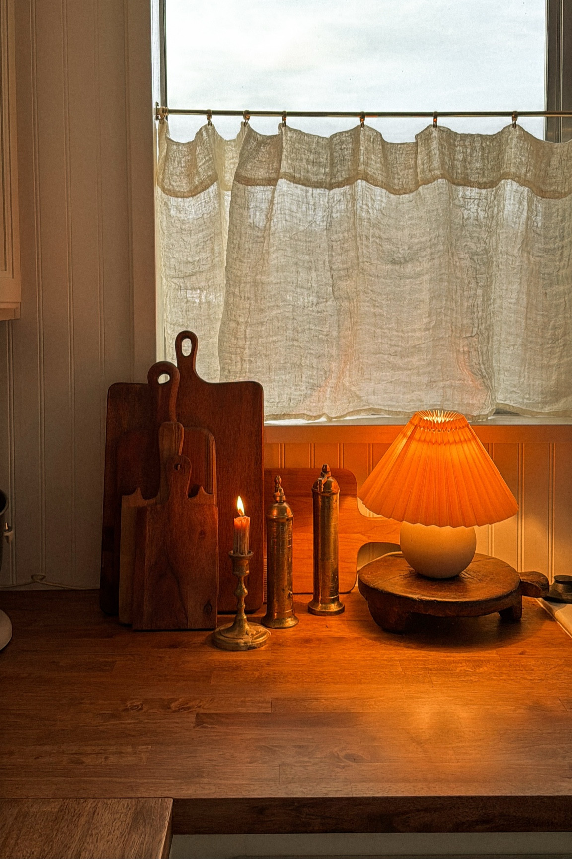 If there’s one thing you can count on me for, it’s that I’ll always be looking for ways to make my kitchen cozy. 🍂🍄

#homedecor #interiordesign #cottagecore #cottagecorekitchen #cozykitchen #cozyathome #cozyhome #cottagecoreaesthetic #kitchendecor #cafecurtains #curtainrod #cafecurtainrod #linencurtains

#LTKFindsUnder50 #LTKFindsUnder100 #LTKHome