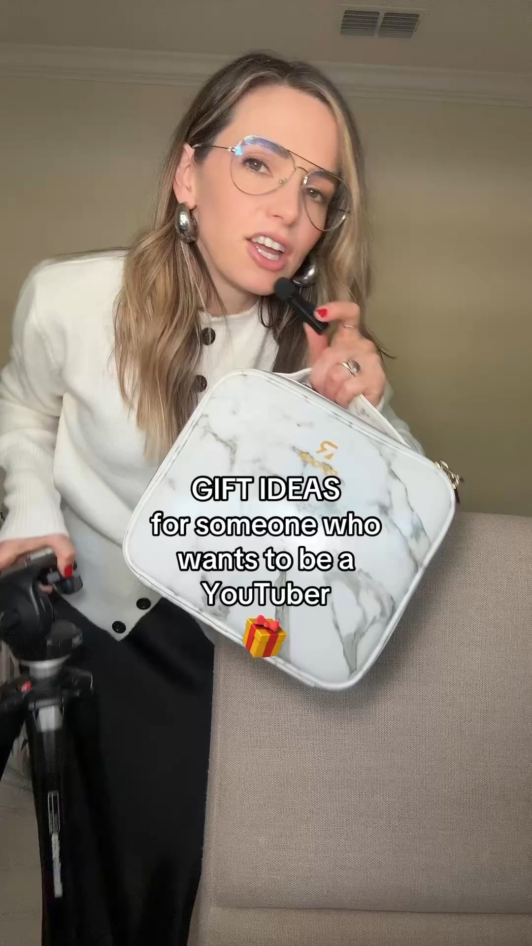 🎁✨ gift guide for content creators (especially my fellow youtubers!)
if you’ve been wanting to start a youtube channel - or you’re shopping for someone who creates content - this guide has everything you need to film, edit, and stay organized 🎬 from the best camera and wireless mic to the perfect travel tripod, at-home lighting, and smart storage solutions for gear + SD cards — these are the tools i actually use daily as a creator.
📸 gear you’ll find in the guide:
– best camera for YouTube beginners + vloggers
-wireless mic for iPhone + camera setups
-compact travel tripod + lighting
-at-home studio lighting setup
-creator storage solutions
shop all the tools in my LTK 🎥 linked in bio or stories!
#giftguide #youtubergiftguide #contentcreatorgifts #creatorgear #youtubegear #youtubetips #giftideasforcreators #vloggergear #techgiftguide #LTKTech #LTKHoliday #LTKGiftGuide #YouTubeSetup #CreatorEssentials
