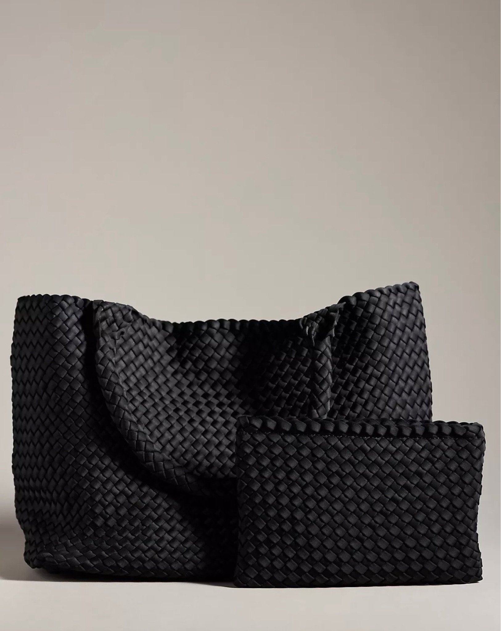 Neoprene tote @anthropologie 

Early access 11/19 +11/20 
Code:BRITTANY30 

*some exclusions 

#anthropologiepartner

#LTKSeasonal #LTKCyberWeek