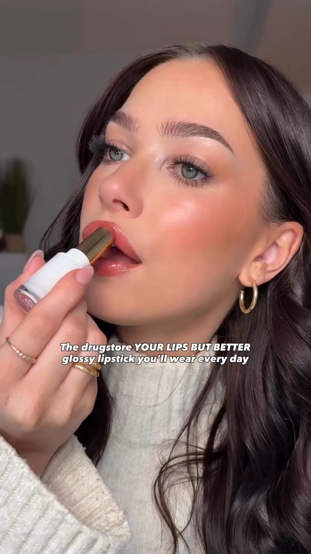The girlies LOVE the perfect pink-nude glossy lip 🤩 of course this glass shine balm has gone viral 💕✨

@revlon 004 Nude Illuminator Super Lustrous Glass Shine Balm 

#revlon #revlonlipstick #drugstoremakeup #drugstorelipstick #drugstorebeauty #lipbalm #glossylips #superlustrous #nudelip #pinklipgloss #yourlipsbutbetter #naturalmakeup #everydaylipstick