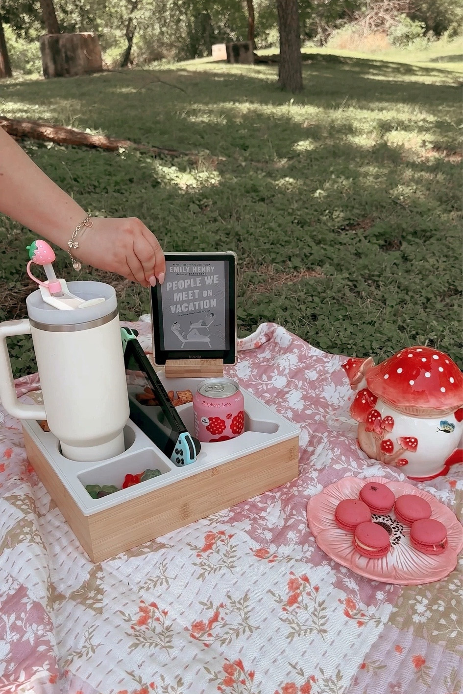 Cozy Kindle caddy set up 🥰