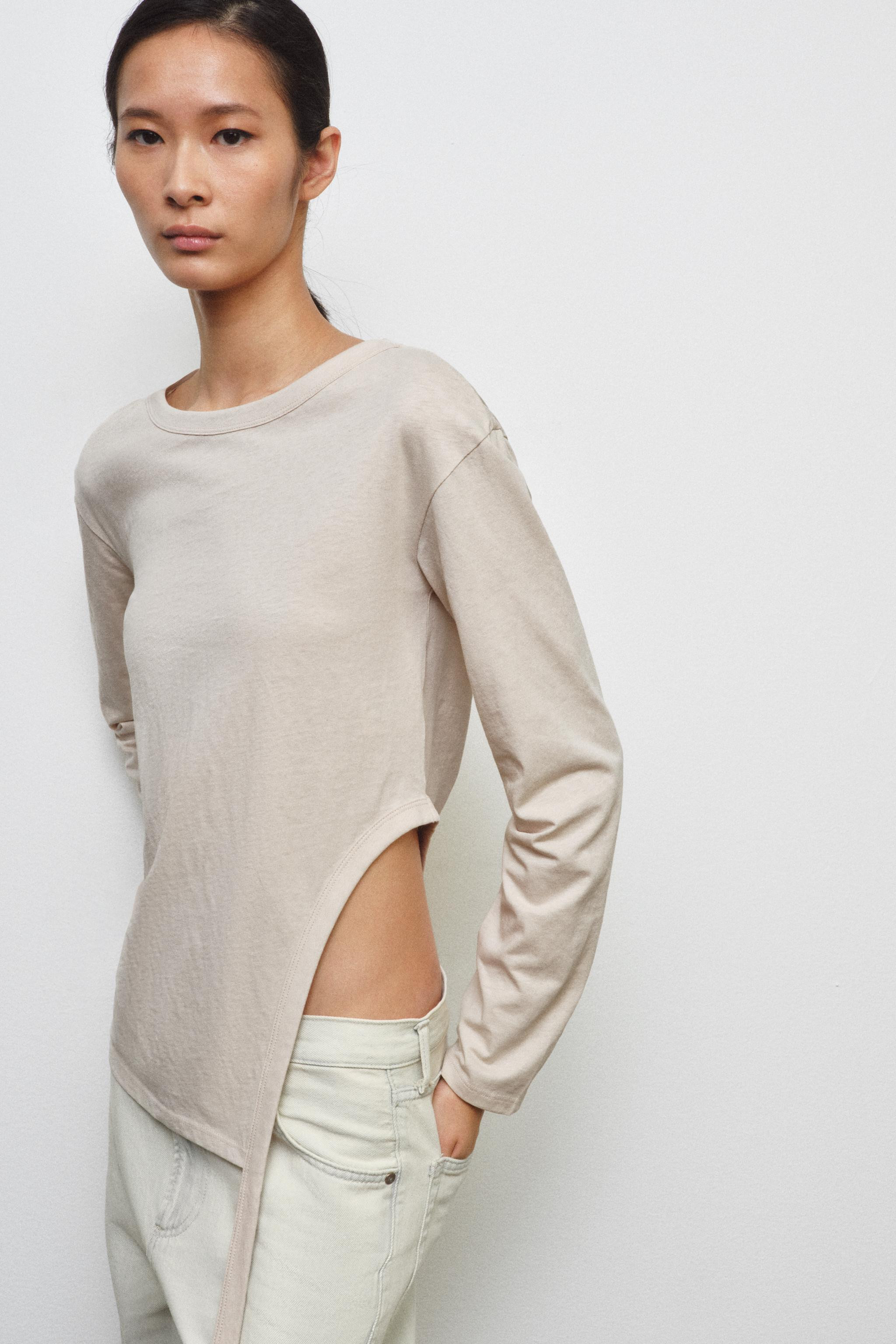 SLIM FIT - ROUND NECK - REGULAR LENGTH - LONG SLEEVET-shirt with main fabric made of cotton yarn.... | Zara UK