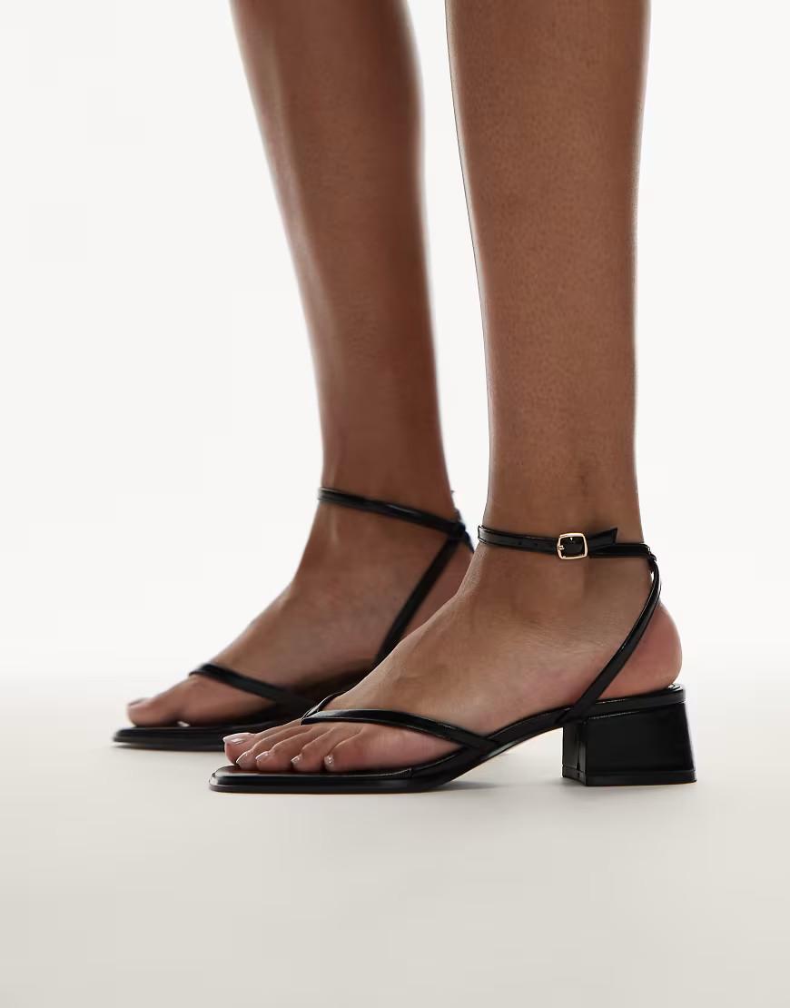 Mango – Sandaletten in Schwarz mit sehr niedrigem Blockabsatz | ASOS (Global)