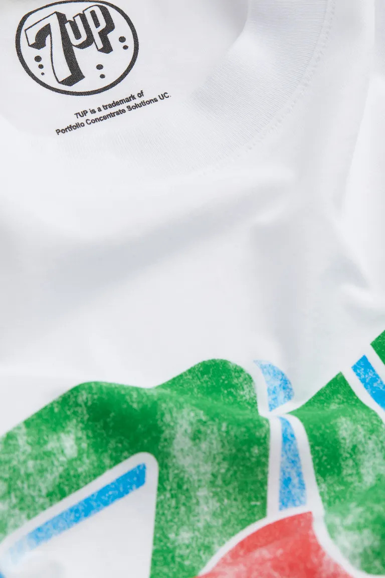 T-shirt with a motif - White/7 Up - Ladies | H&M MY | H&M (UK, MY, IN, SG, PH, TW, HK)