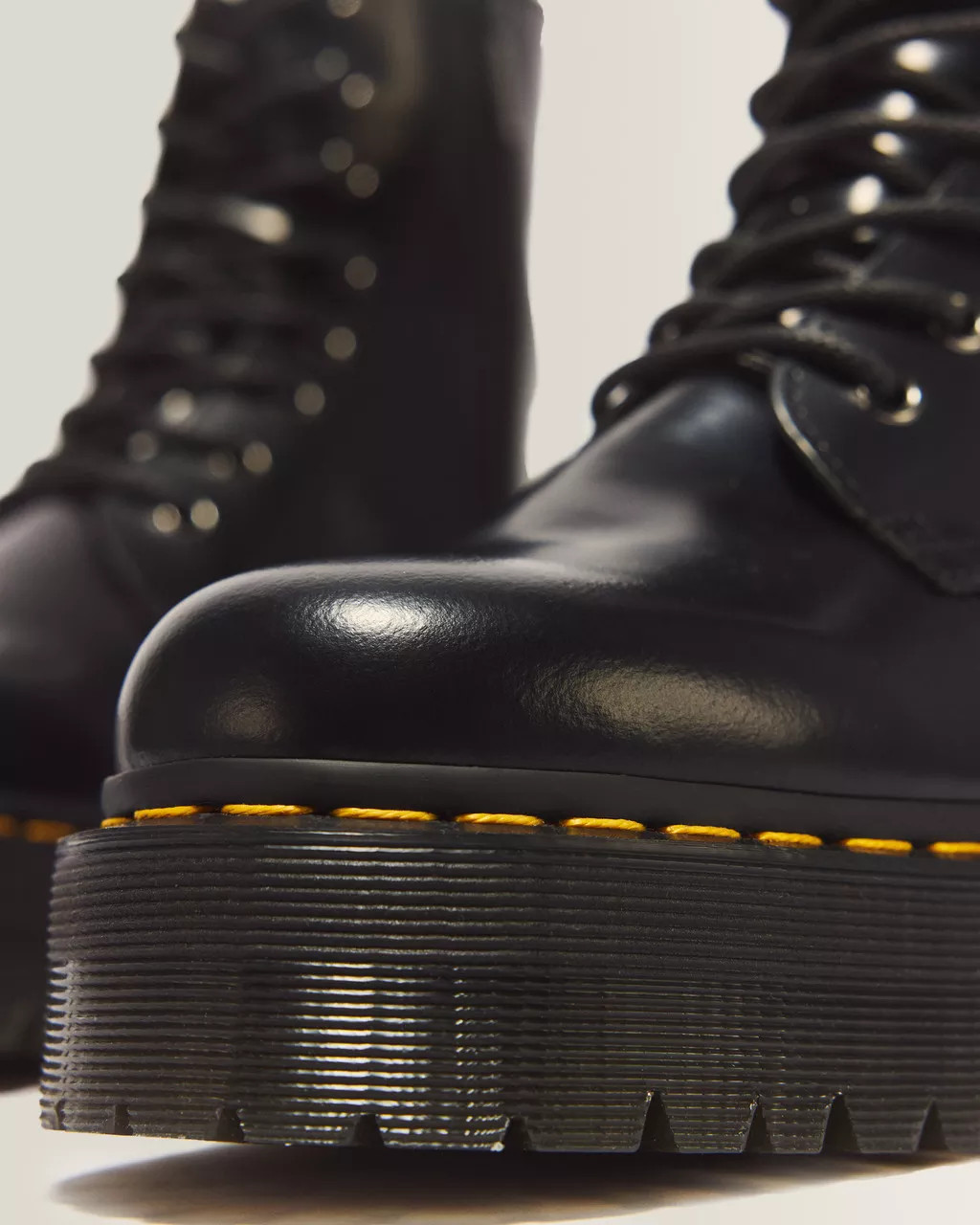 Jadon Boot Smooth Leather Platforms in Black | Dr. Martens | Dr. Martens