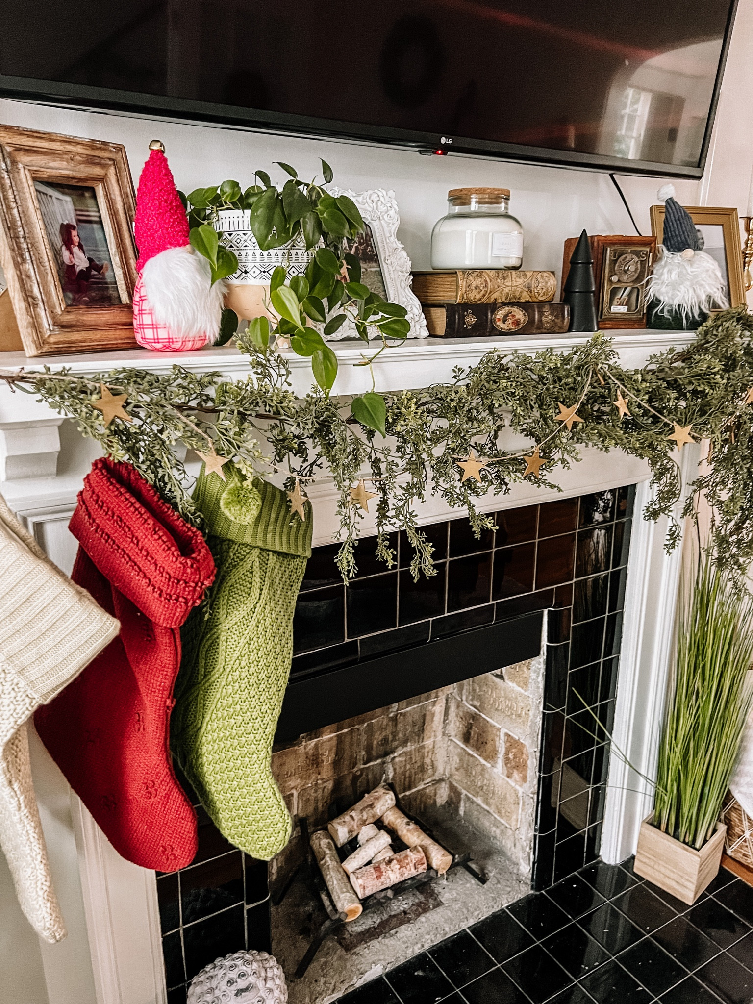 Diy gold star garland! 

#LTKhome #LTKSeasonal #LTKHoliday