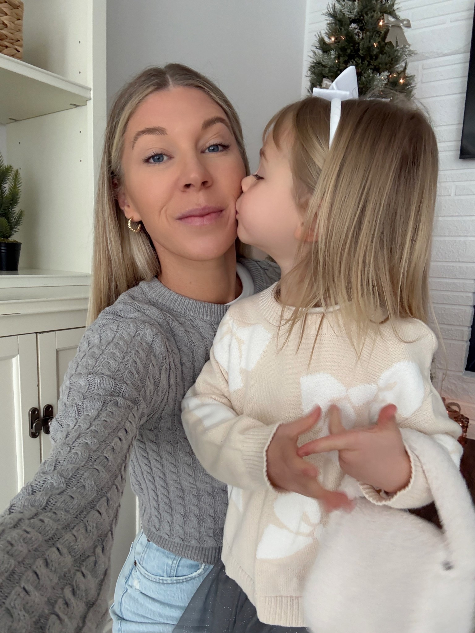 cable knit cardigan on sale under $20 🩶

#LTKmomlife #LTKootd #LTKSaleAlert