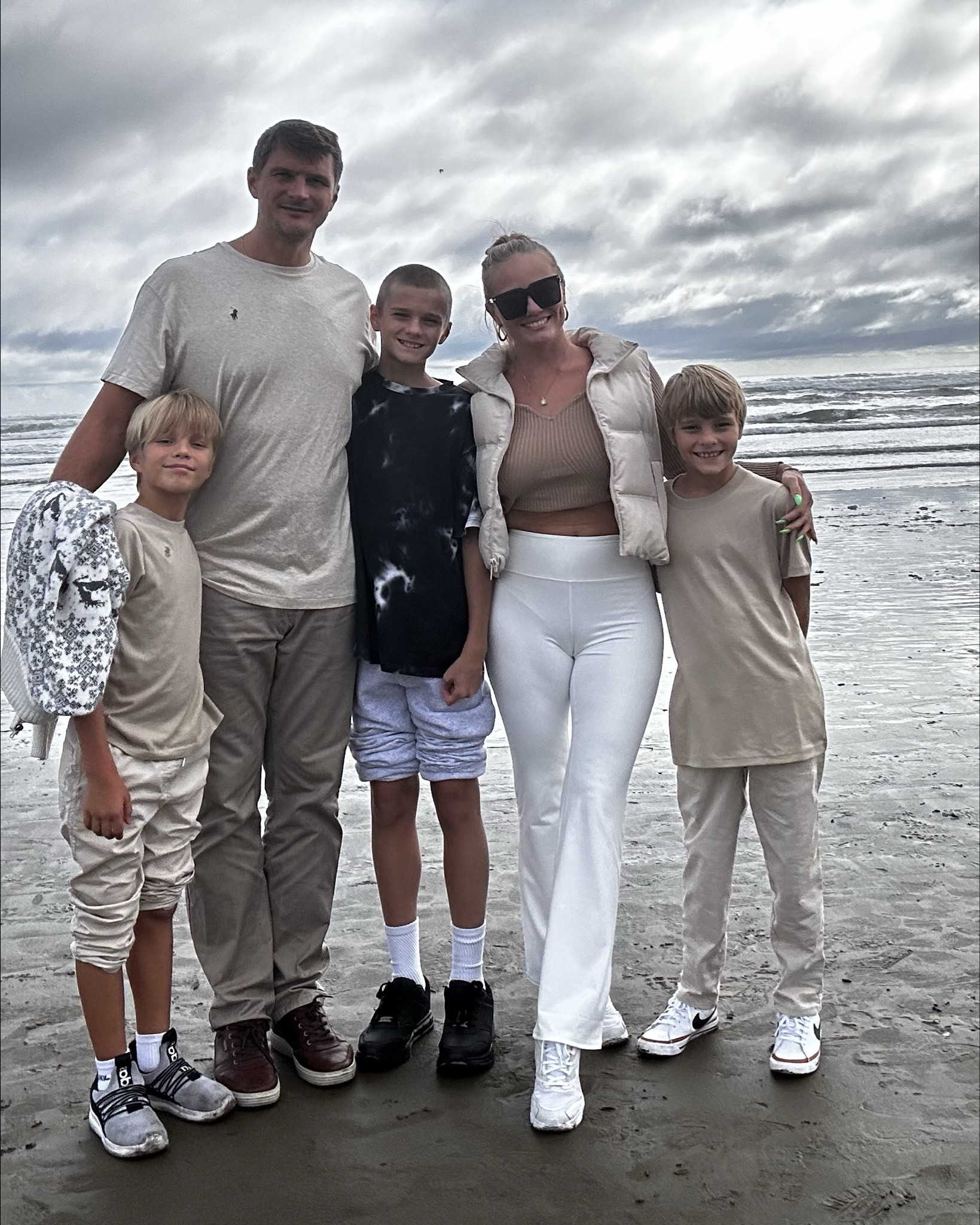 Our outfits 🥰

My sizes are mostly S or M, shoes 7.5-8.
Boys are 8, 11 and 12 yo.
My husband is 6’5” and he’s clothes is from Big&Tall, shoes 13-14.


#LTKTravel #LTKMens #LTKKids