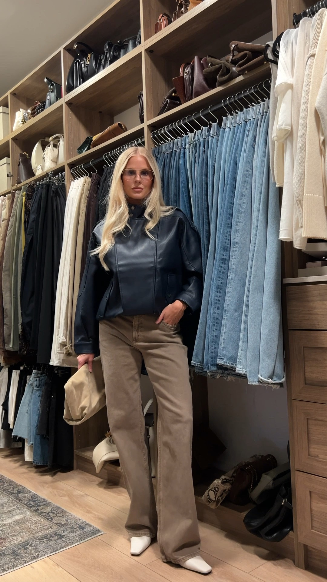 SIZE: med in jacket, 28 reg in jeans! #kathleenpost #abercrombiepartner @abercrombie 

Fall outfit inspo, Abercrombie fall fashion, fall transition look, leather jacket outfit Inspo