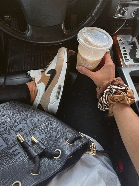 All the Fall essentials 🖤

Nike
Shoe crush 
Sneakers
Marc Jacobs 
Bucket bag
Scrunchies 
Coffee 
Casual outfit 
Aesthetic 

#LTKshoecrush #LTKunder100 #LTKstyletip
