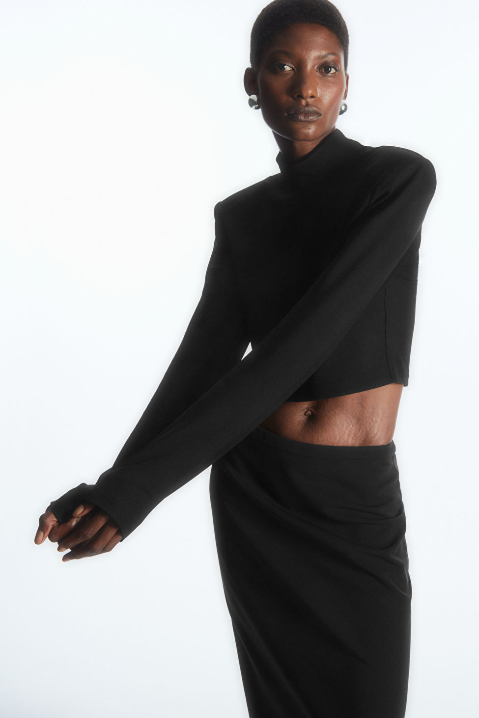POWER-SHOULDER CROPPED TOP | COS (EU)