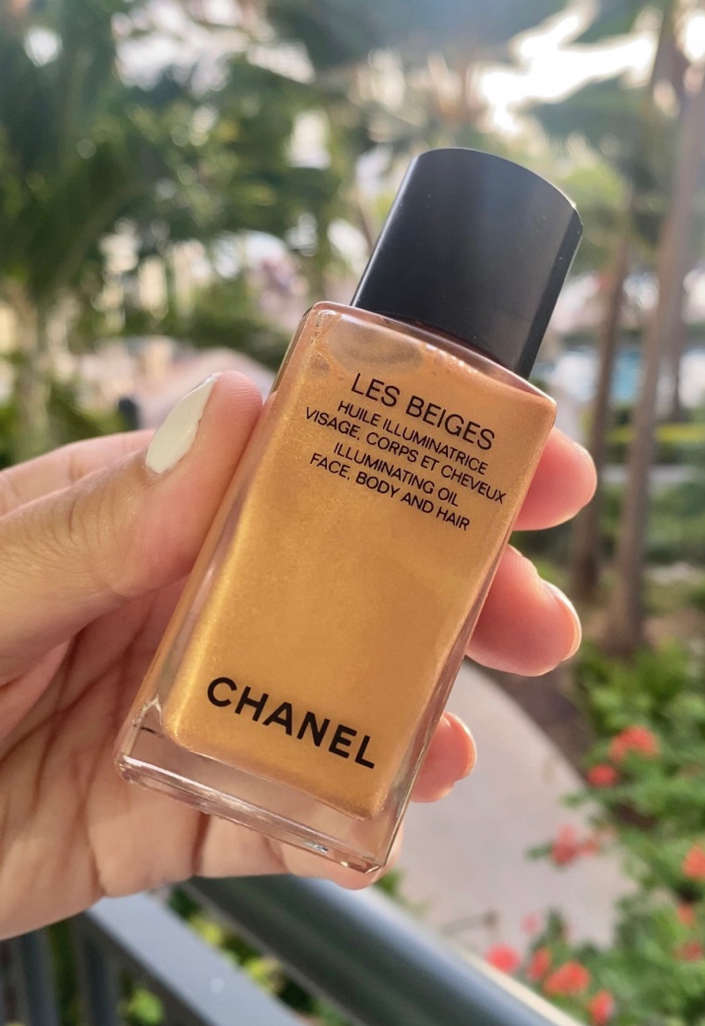 CHANEL (LES BEIGES) Illuminating Oil Face Body and Hair