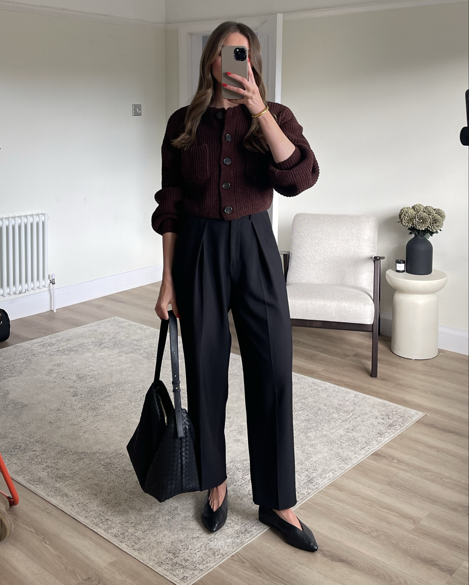 Styling brown for spring - for the office 

Small in the very brown cardigan 
Size 8 in the & other stories black tapered trousers 
Karen Millen leather flats 
M&S faux leather woven bag 



#LTKspring #LTKuk #LTKworkwear