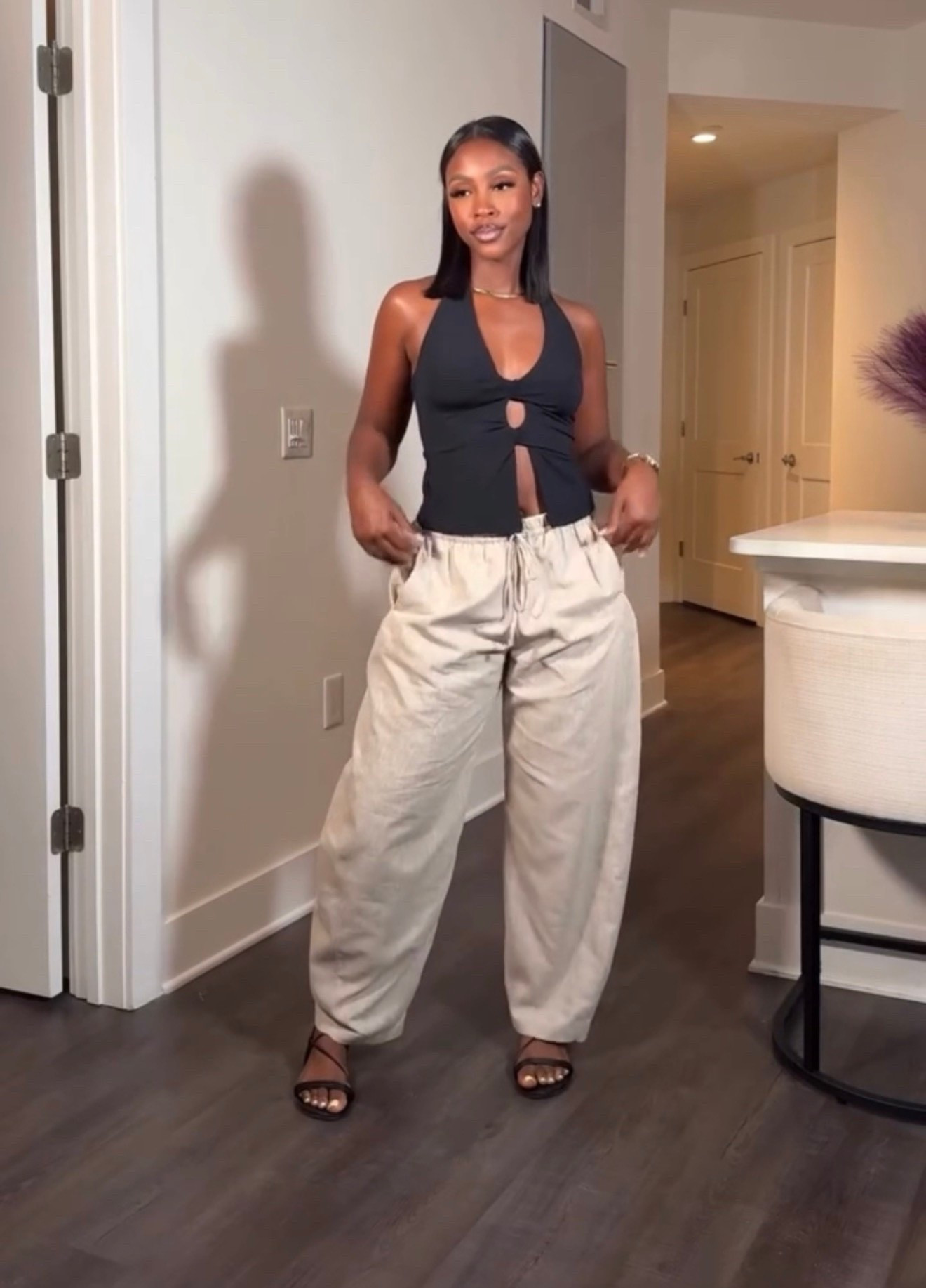 An all-black top, oversized trousers, and gold accessories? Say less. 🤍🖤 The perfect mix of comfy, elevated, and easy to recreate.

#LTKFashion #EffortlessStyle #NeutralOutfit #EverydayStyle #FashionFinds #OOTD #CasualStyle

#LTKootd