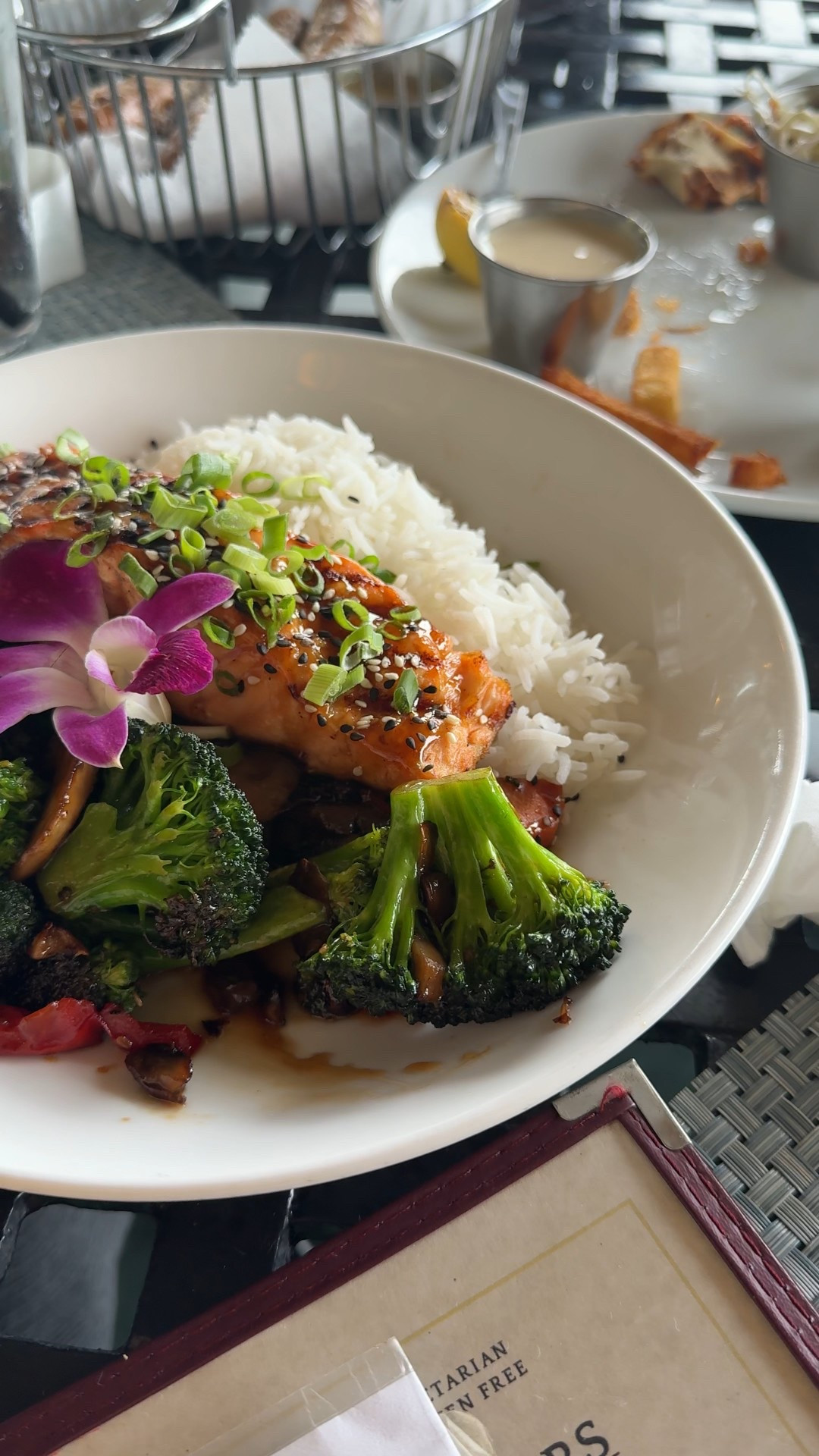 Starting slow morning on Sunday. Stop bu library, lakehouse dinner then best selling ice cream Coffee shop, near lake walking, head to back home! ✌🏻🫶🏻 happy sunday lovelies 🧚🏼 #liketkit @shop.LTK #virginialocalbusiness #coffeeshops #icecreamshops #dinneridea @silagunce @ltk.hq #ltkcreator 

#LTKFamily #LTKU #LTKTravel