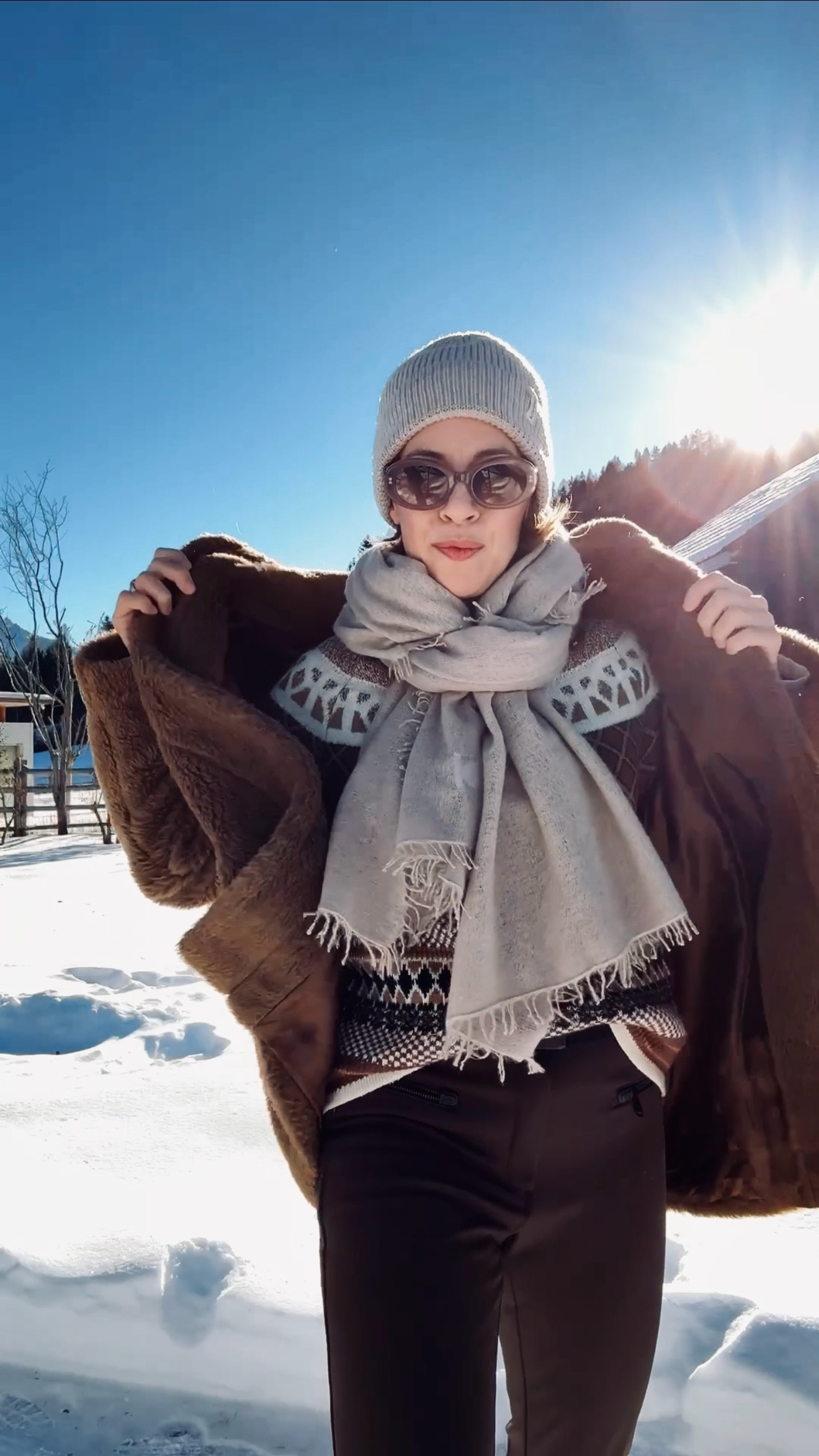 Winter / Ski Outfit mit Teddy Jacke, Moon Boots, Fair Isle Pullover & Cashmere Schal

#LTKwinter #LTKdeutschland #LTKstyletip