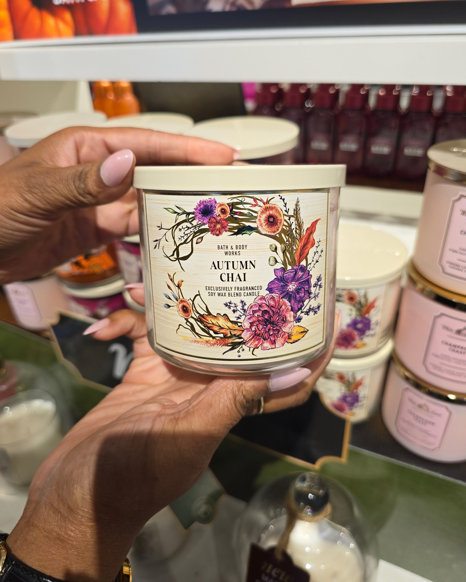 Bath & Body Works 3-wick candles are on sale! 🕯️ Some are marked down as low as $9.98 (reg. $24.95) and there are so many fall + seasonal scents to choose from. Linking the sale here! 👇

#bathandbodyworks #candlesale #fallscents #homefragrance