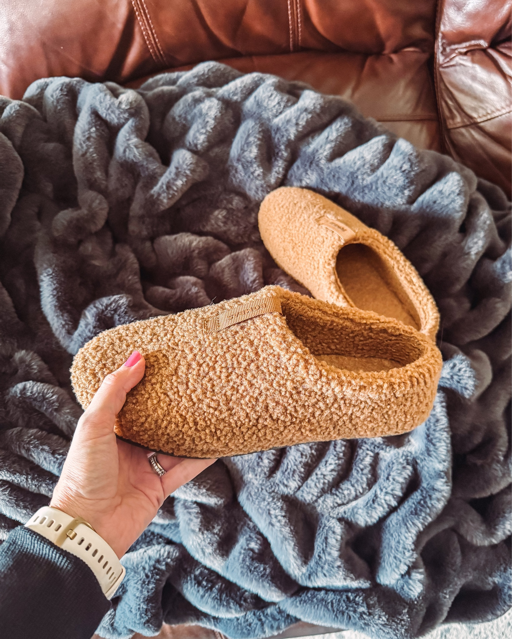 Cozy season favorites that actually live up to the hype 🤎

The Bombas slippers are SO comfortable- I live in them!

Also, the Comfrt Dreamer blanket is my favorite! It’s an oversized, super-soft throw you’ll reach for every single night. I love it!!

Both make the best gift… or the perfect little upgrade for your everyday at home! 

Gift guide for her // cozy bombas  slippers // soft throw blanket // bombas socks // pregnancy essentials 

#LTKHome #LTKSaleAlert #LTKmomlife