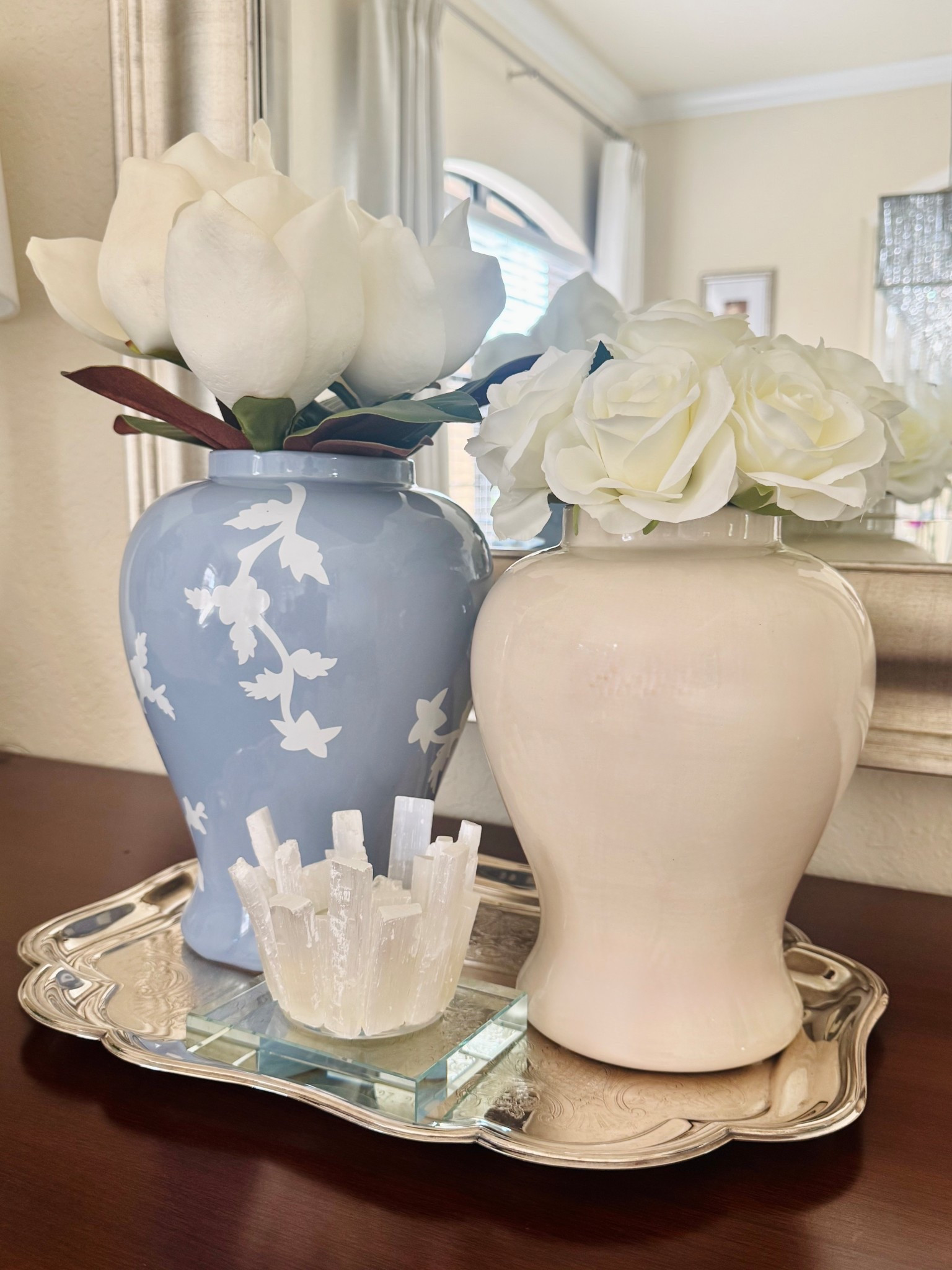 Beautiful Ginger Jar Styling!🩵🤍

Spring Decor | Home Refresh | 
Ginger Jars | Vase Styling | Spring Centerpiece | Blue & White Decor | Silk Roses | Faux Florals | Nancy Meyer's Aesthetics


#LTKSeasonal #LTKHome #LTKStyleTip