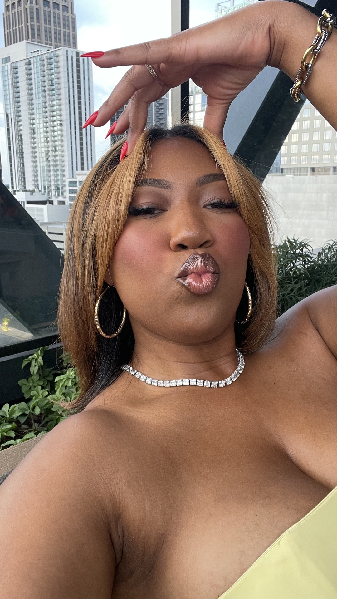 2 hours in 60 seconds. Get pretty with me!

#LTKgrwm #LTKmorningroutine #LTKselfcare
