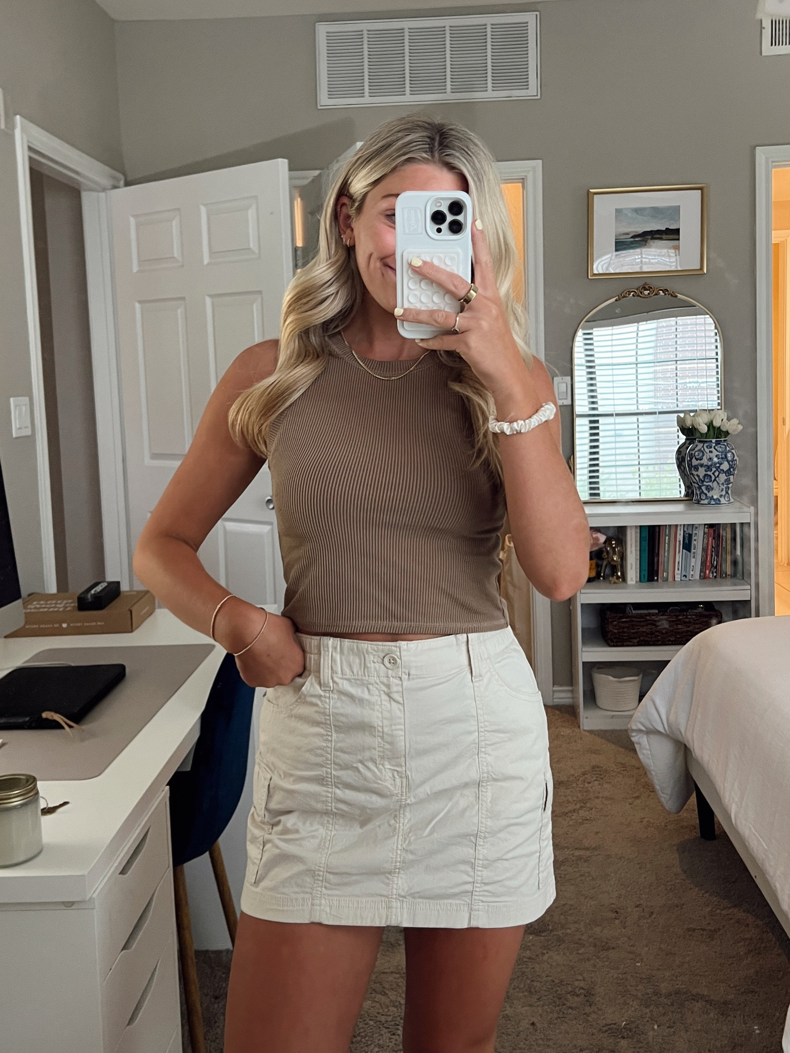 OBSESSED w this cargo skirt!!!! Hollister is making a come back I’m calling it