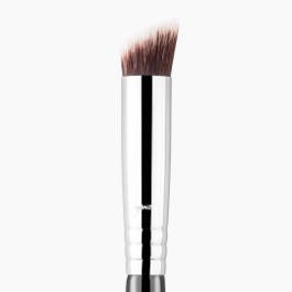 P88 Precision Flat Angled™ Brush - Black/Chrome | Sigma Beauty