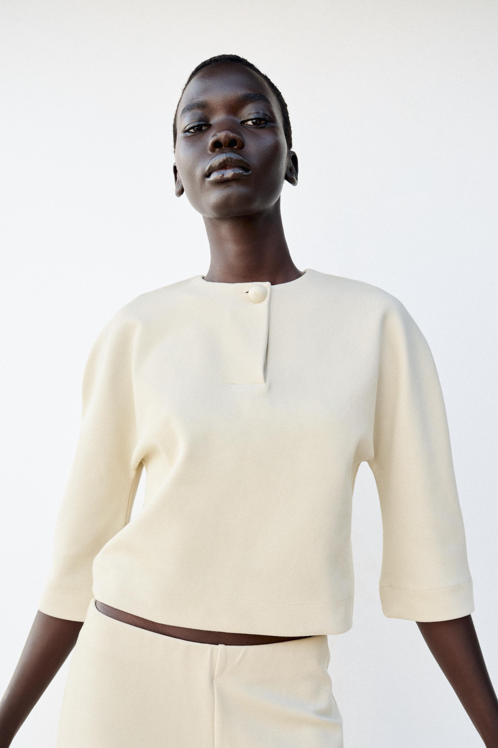 Sweatshirt crafted from cotton-blend yarn. Round neck and below-the-elbow sleeves. Straight hem. ... | Zara US