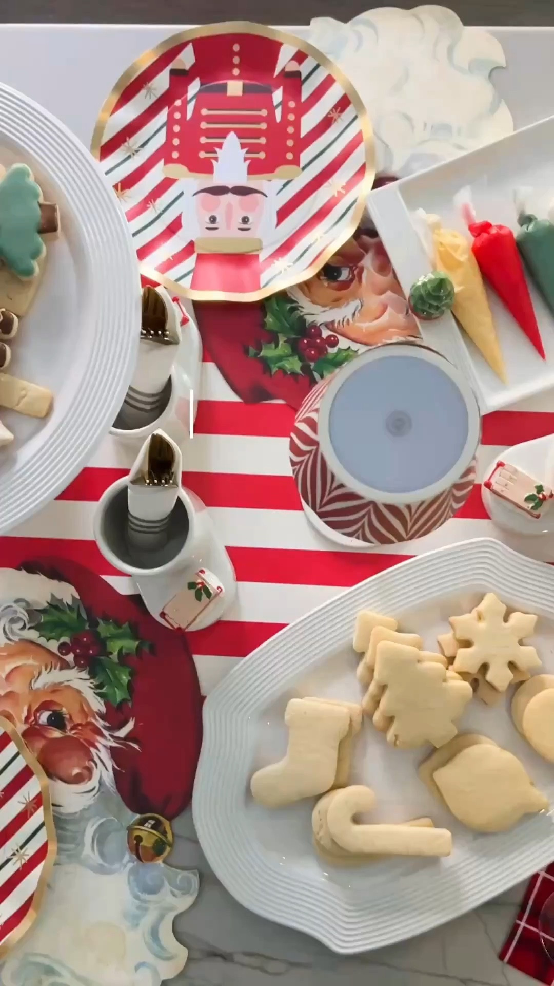 Entertaining made easy with Nora Fleming - her stoneware, platters and interchangeable minis make hosting for Christmas a breeze! Here are the best pieces and favorite minis for the holidays and hosting! 

#LTKHoliday #LTKGiftGuide #LTKParties