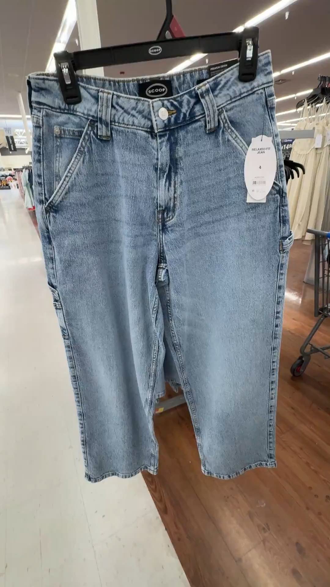 Walmart relaxed fit jeans

#LTKootd