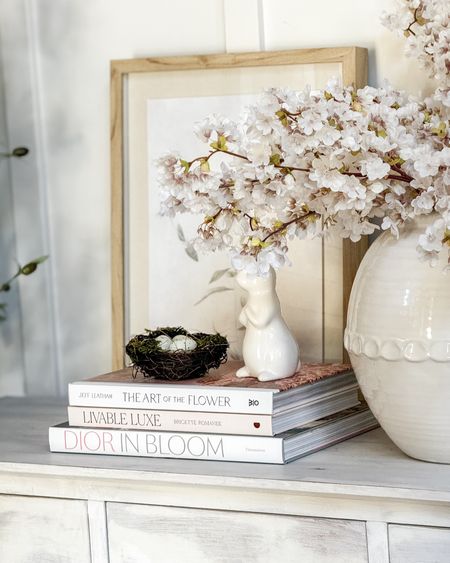 Spring decor on the entryway table 🌸 

#LTKhome #LTKSpringSale #LTKSeasonal