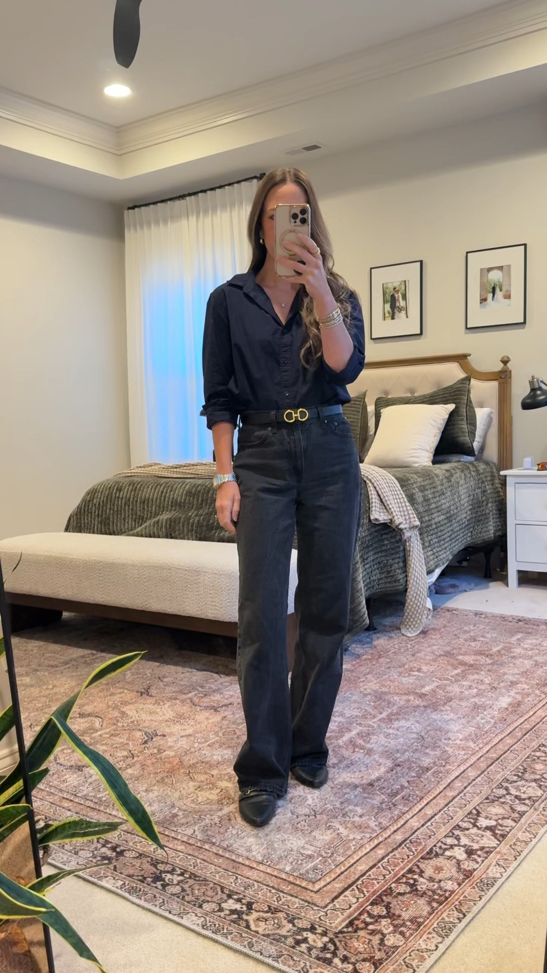 Navy + black workwear is such an easy polished combination.

A navy button-down tucked into black wide-leg jeans with a slim belt and black flats = simple, classic office style without feeling too formal.

Sizing: Quince navy button-down: S | black jeans: 25R

Use my Quince code INFG-26LINENANDLIGHTCO10 for 10% off your first order.

#LTKgrwm #LTKootd #LTKWorkwear