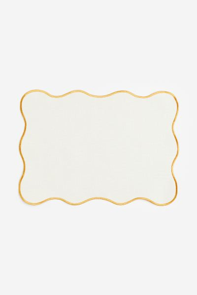 Scallop-edged place mat | H&M (UK, MY, IN, SG, PH, TW, HK)