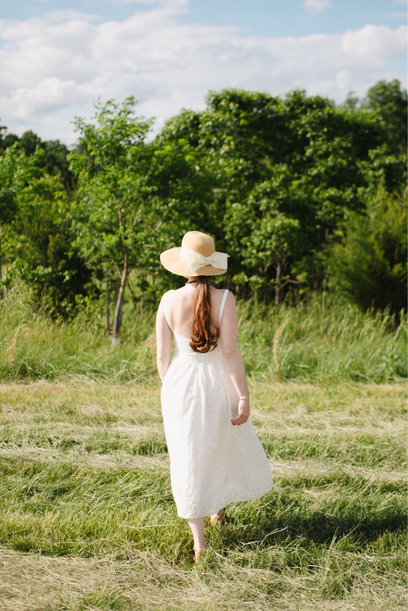 ‘Tis the season for frolicking through fields (and checking for ticks). 

This white eyelet dress is yet another pretty all-cotton piece from @fewmoda, and the cutout in the front is the perfect surprise moment 🤍



#liketkit #LTKSeasonal #gifted #fewmoda #gingham #LTKFindsUnder100 #classicstyle #coastalgrandmother #springdress 