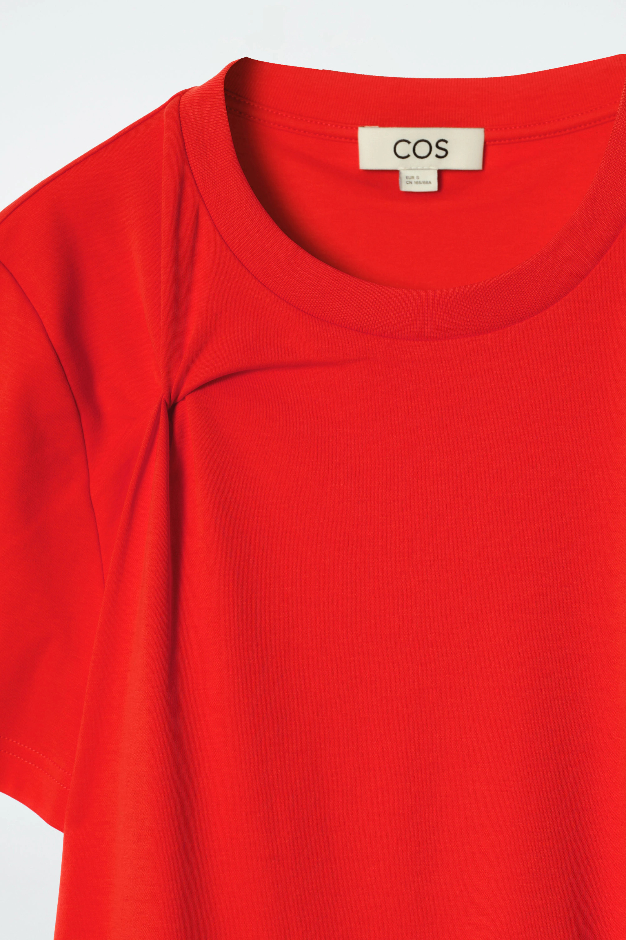 T-SHIRT MIT KNOTENDETAILS - ROT | COS DE | COS (EU)