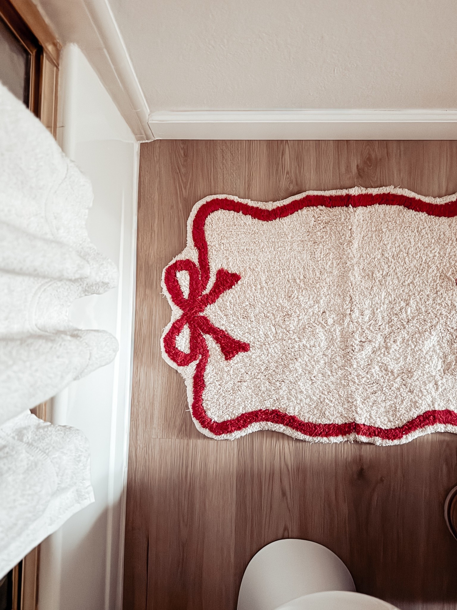 { cutesy ⋆.𐙚 ̊

• World Market Red and Ivory Bow Bath Mat 

Christmas Bathroom Decor . Red Bows . Home Gift Guide } 

#LTKHome #LTKHoliday #LTKGiftGuide